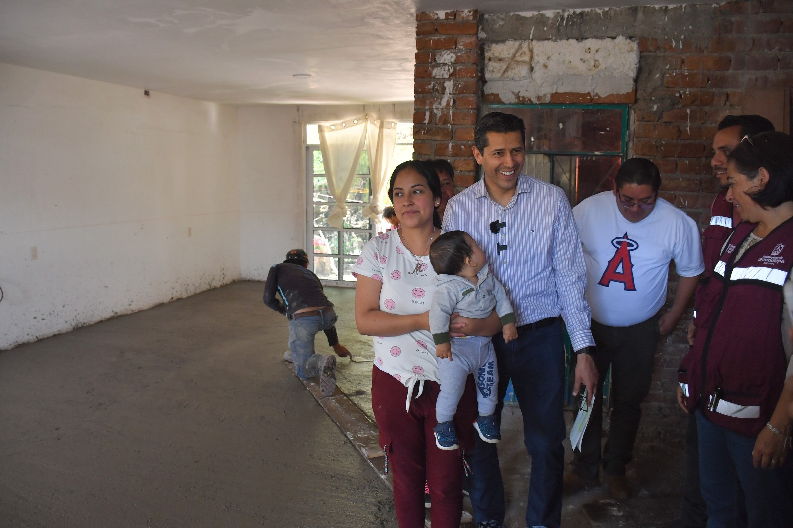 Con la construcción de pisos firmes Mejora Julio César Chávez, calidad de vida de las familias guadalupenses
