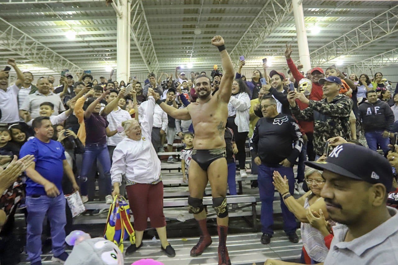 FAMILIAS FRESNILLENSES DISFRUTAN LUCHA LIBRE