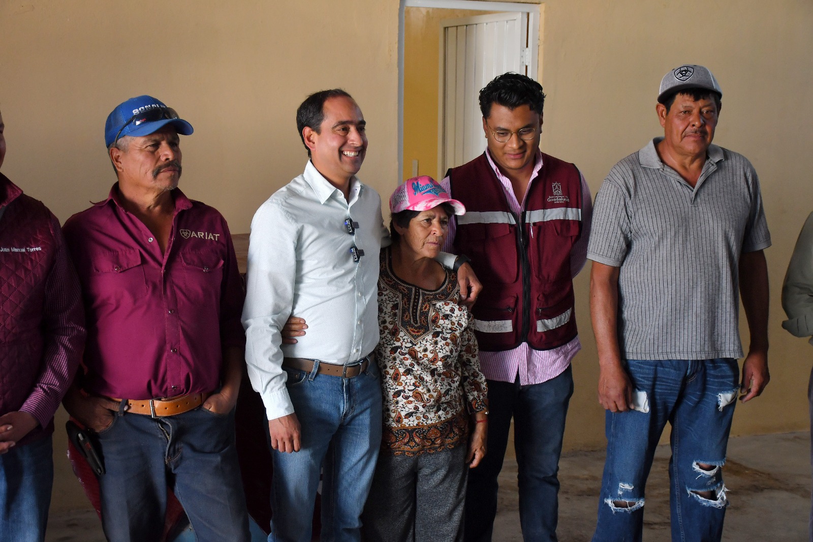 Entrega José Saldívar sanitarios en Salón Ejidal de Casa Blanca