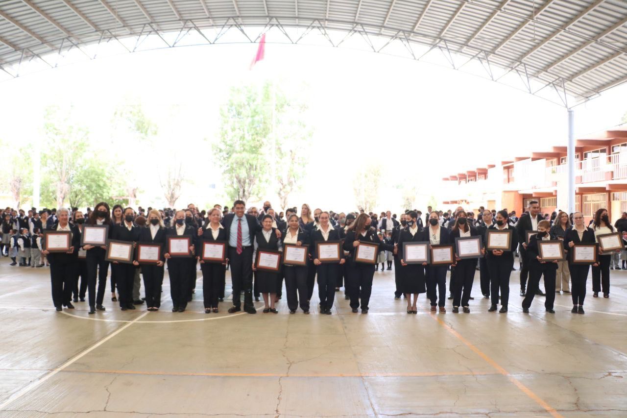 PROMUEVE SAÚL MONREAL VALORES CÍVICOS EN COLEGIO FRESNILLO