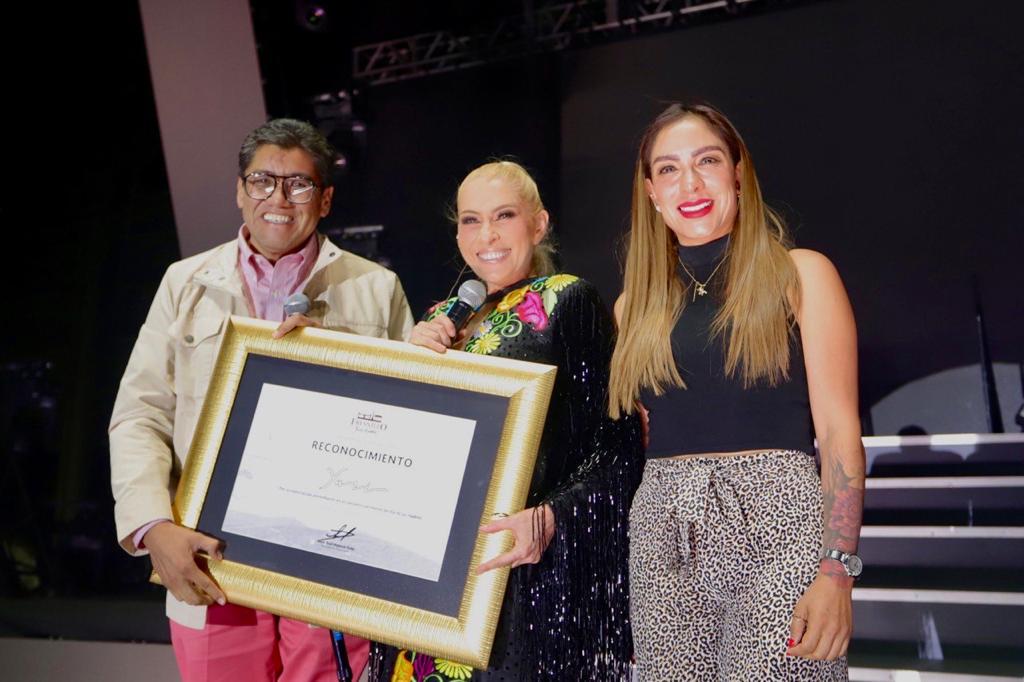 FASCINA YURI A MAMÁS DE FRESNILLO