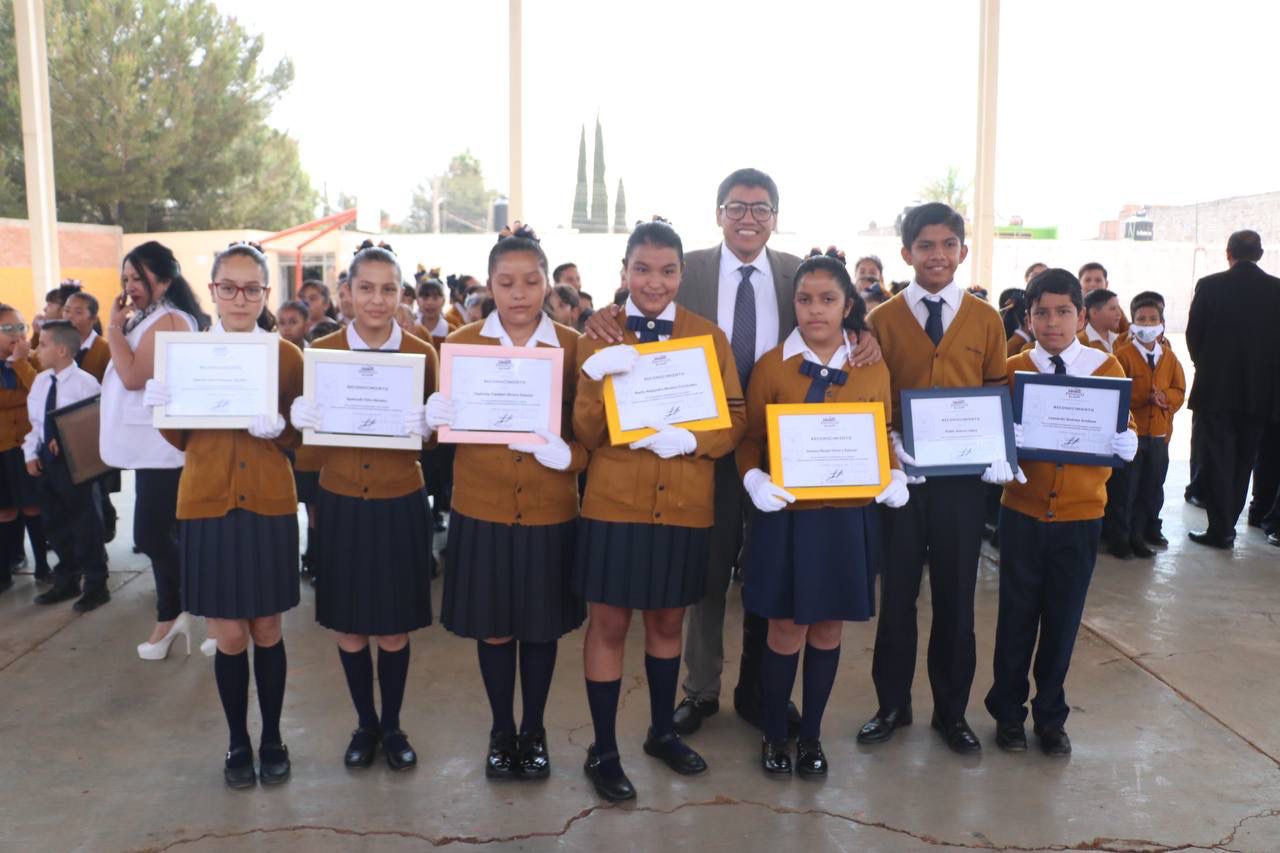 TENDRÁ CANCHA EMPASTADA ESCUELA ANEXA A LA NORMAL