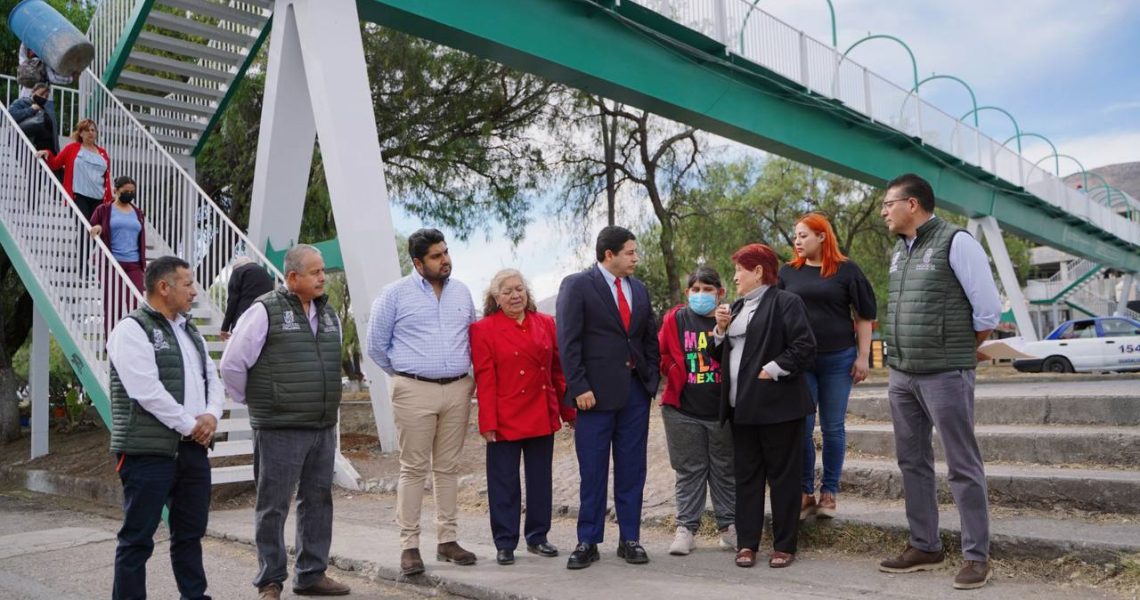 SUPERVISA JORGE MIRANDA REHABILITACIÓN DEL PUENTE PEATONAL DE TRES CRUCES