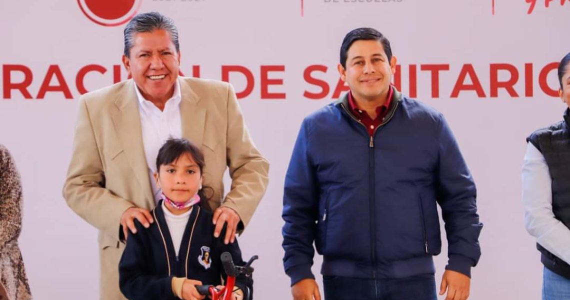 INAUGURA JORGE MIRANDA LOS SERVICIOS SANITARIOS EN LA ESCUELA PRIMARIA “FRANCISO VILLA”