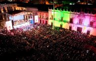 LLENO TOTAL EN PLAZA DE ARMAS POR FESTEJO DEL DÍA DE LA MADRE A CARGO DE ALICIA VILLARREAL