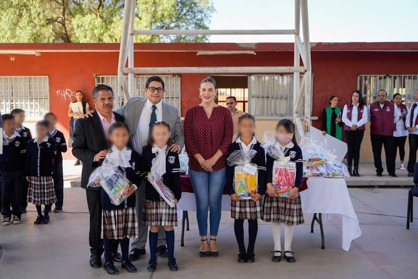 CONMEMORA JORGE MIRANDA EL DÍA DEL MEDIO AMBIENTE DURANTE HONORES A LA BANDERA
