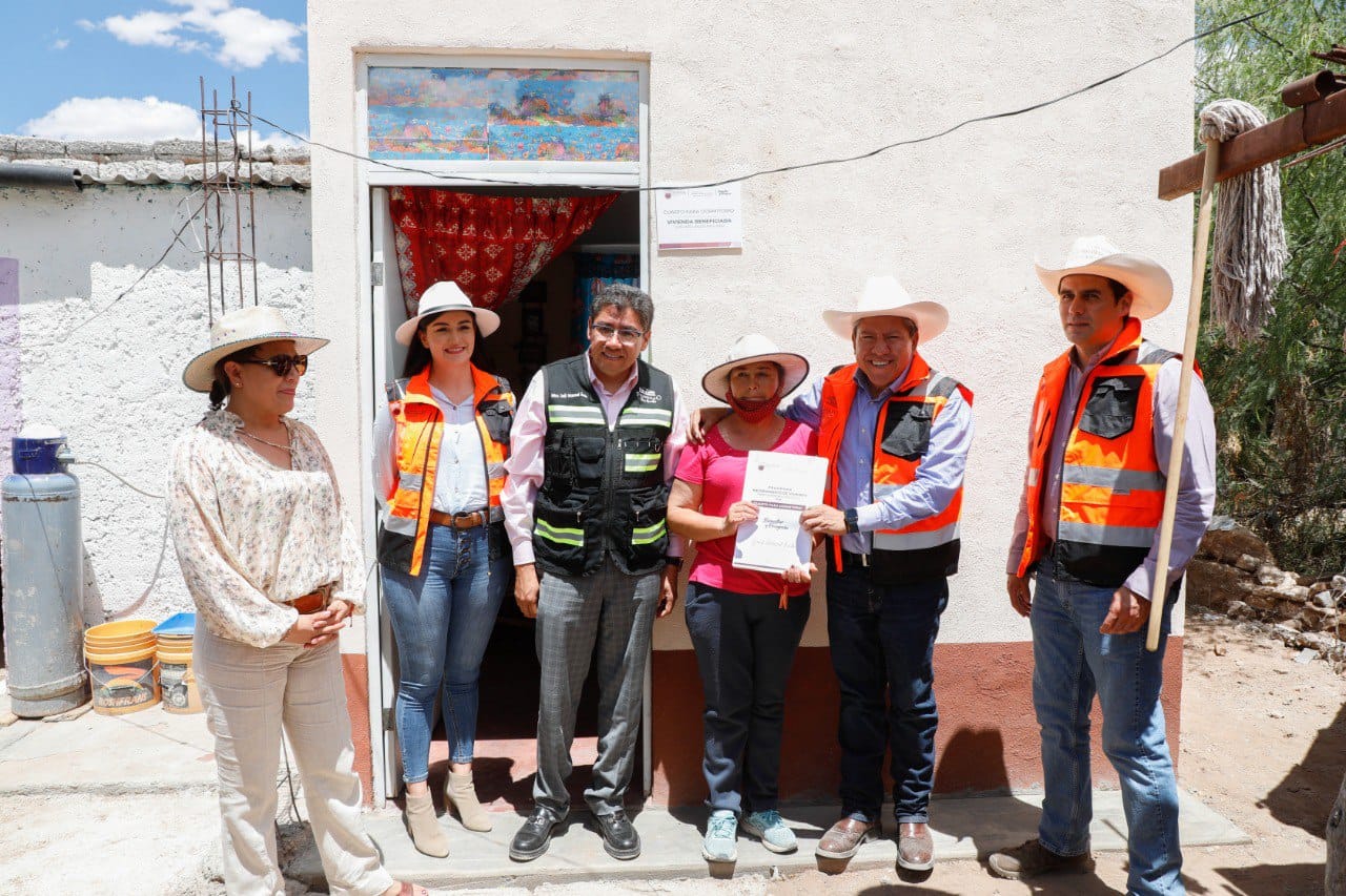 Entrega Gobernador David Monreal apoyos de Construyendo Bienestar a familias fresnillenses