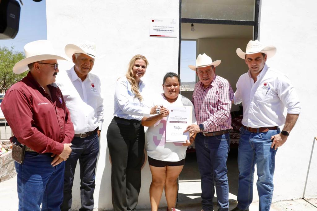 Entrega Gobernador David Monreal Ávila casi 2 mdp en apoyos de vivienda Construyendo Bienestar en Nochistlán