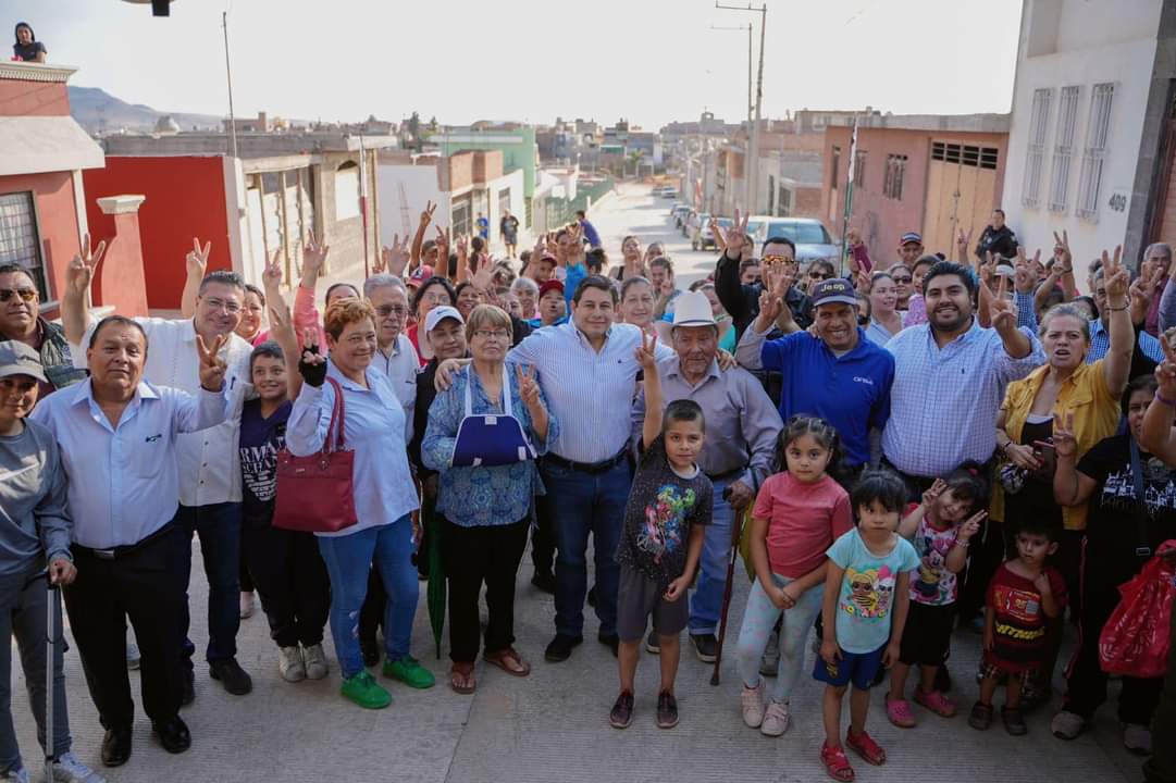 ENTREGA JORGE MIRANDA OBRA DE PAVIMENTACIÓN EN LA COLONIA EL ORITO
