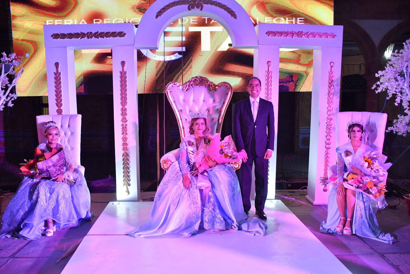 Corona José Saldívar a Alejandra I, reina de la Feria de Tacoaleche