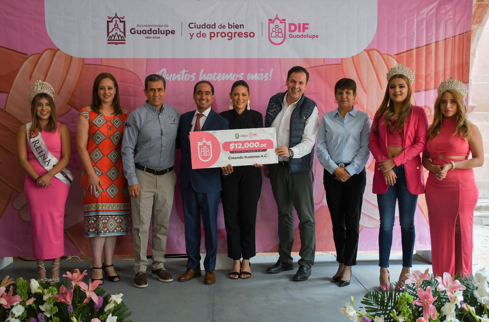 Entrega José Saldívar donativo a Asociaciones Civiles