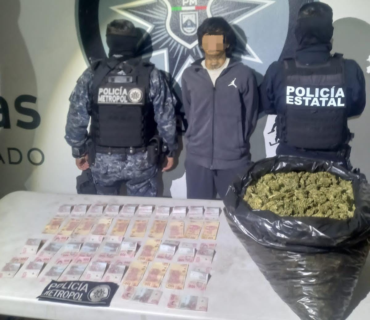 Policías Estatal y Metropolitana detienen a un masculino por posesión de cerca de 5 kilogramos de probable marihuana