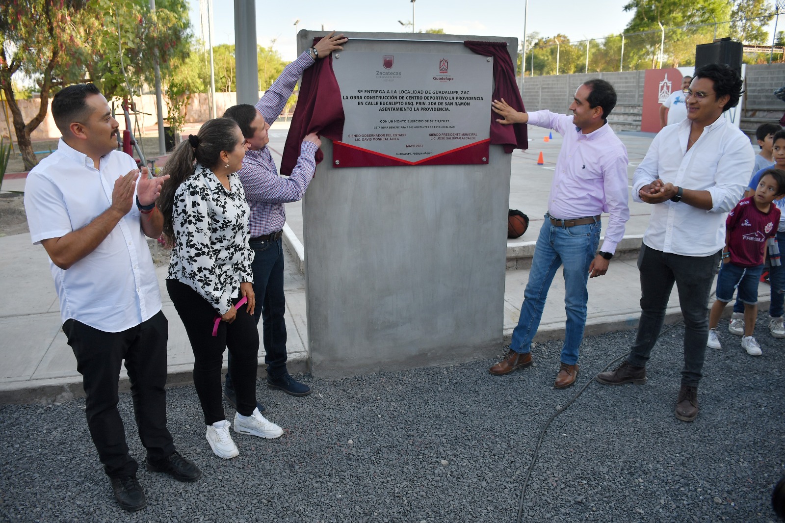 Cumple José Saldívar compromiso con familias del Fraccionamiento Providencia
