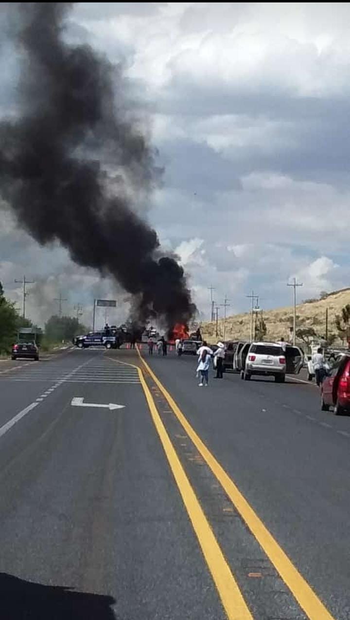 Tiroteos, narcobloqueos y 5 sicarios heridos, 3 heridos