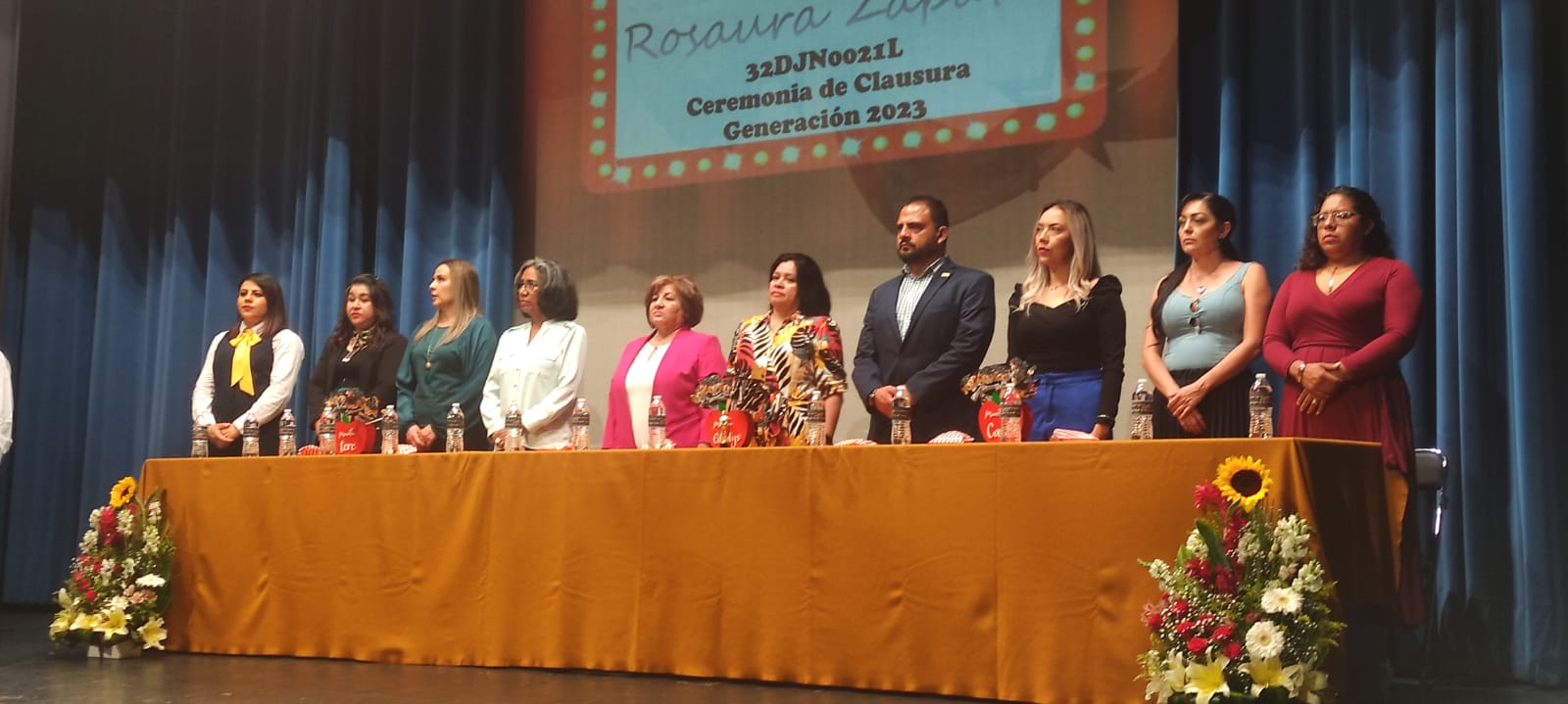 APADRINA EL AYUNTAMIENTO A ESTUDIANTES DE LA CAPITAL