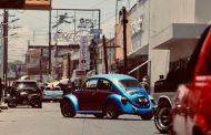 DISFRUTAN FRESNILLENSES TRADICIONAL DESFILE DE AUTOS ANTIGUOS