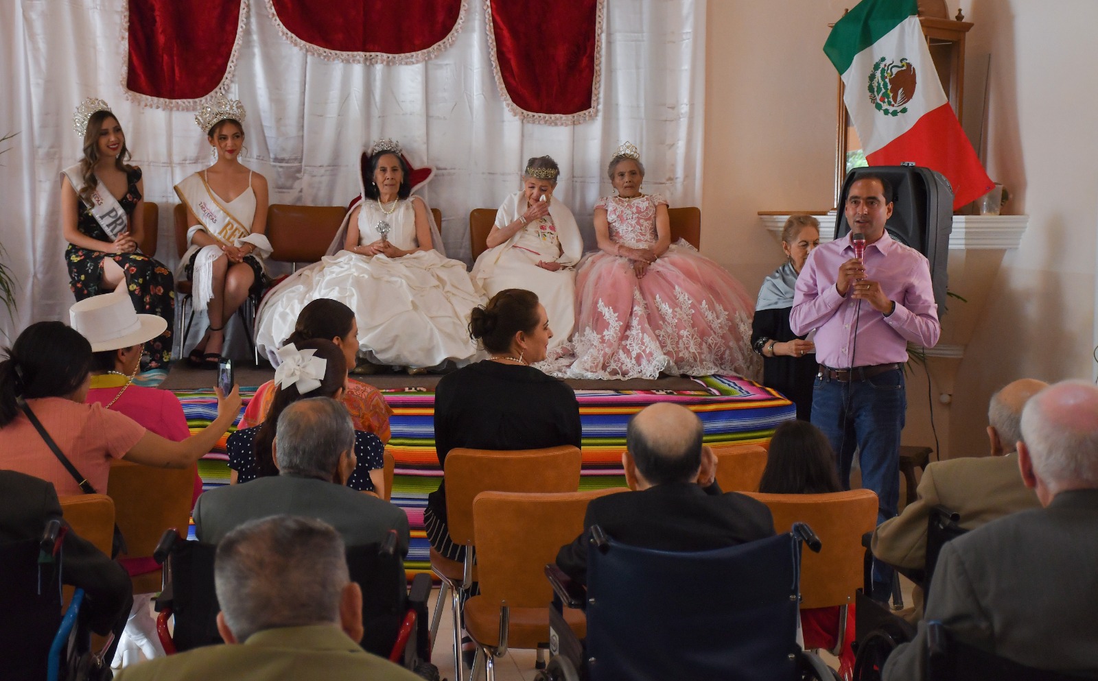 Visita José Saldívar a Casa Hogar ‘La Divina Providencia’