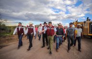 SUPERVISAN GOBERNADOR Y PRESIDENTE LA REHABILITACIÓN DE CARRETERA EN COMUNIDADES