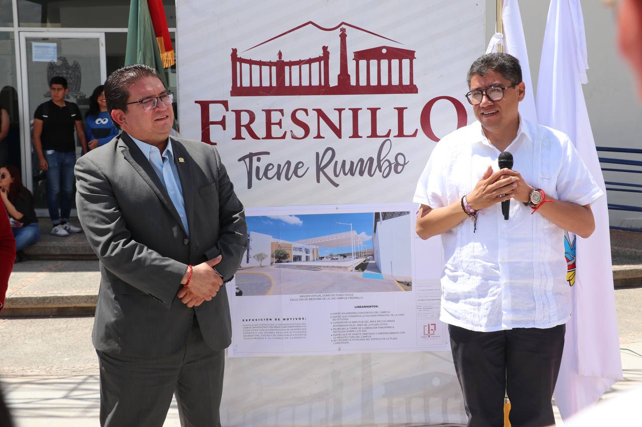 PRESIDENTE DE FRESNILLO CUMPLE A LA UAZ EN EL MUNICIPIO