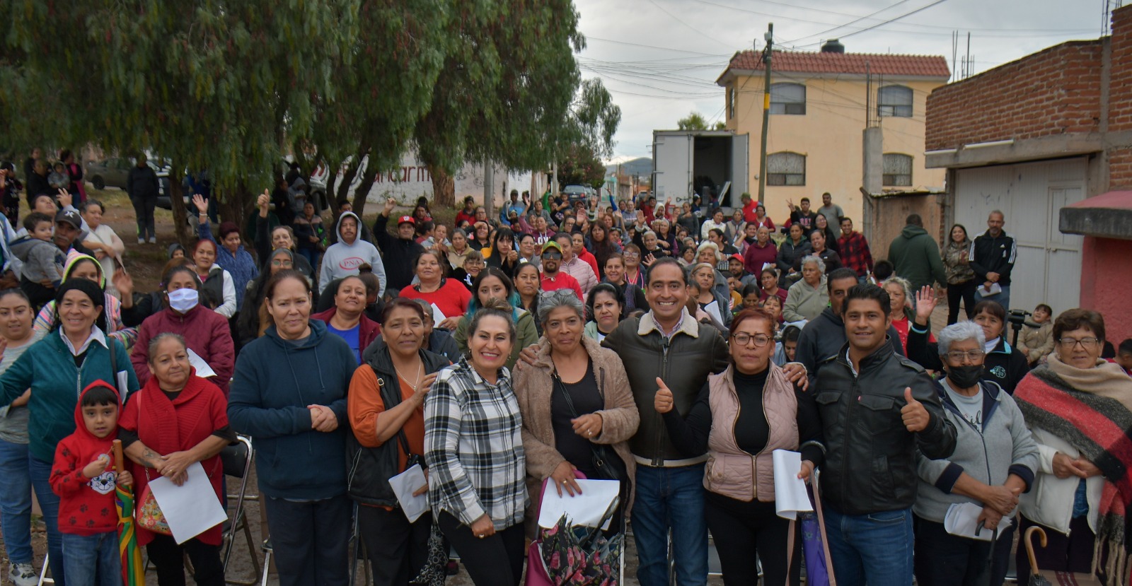 En el Barrio de Santa Rita y Colonia Bellavista Entrega Pepe Saldívar apoyos alimentarios a familias guadalupenses