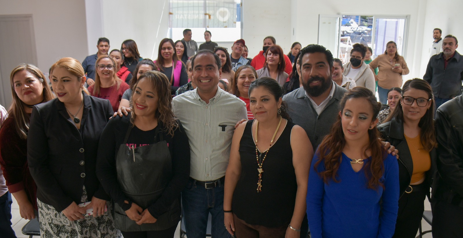 En Sipinna  Clausura Pepe Saldívar cursos de carpintería y maquillaje