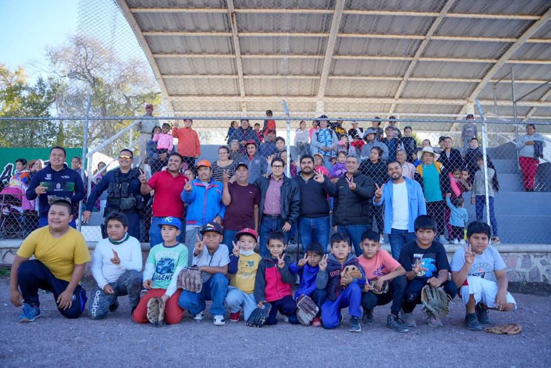 APOYA JORGE MIRANDA A DEPORTISTAS EN LA  COMUNIDAD DE MACHINES
