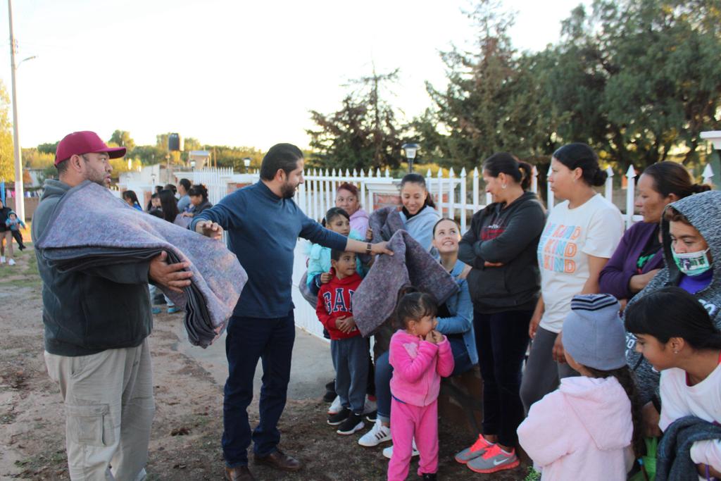 INICIA PROGRAMA DE REPARTO DE COBIJAS EN COMUNIDADES MÁS VULNERABLES