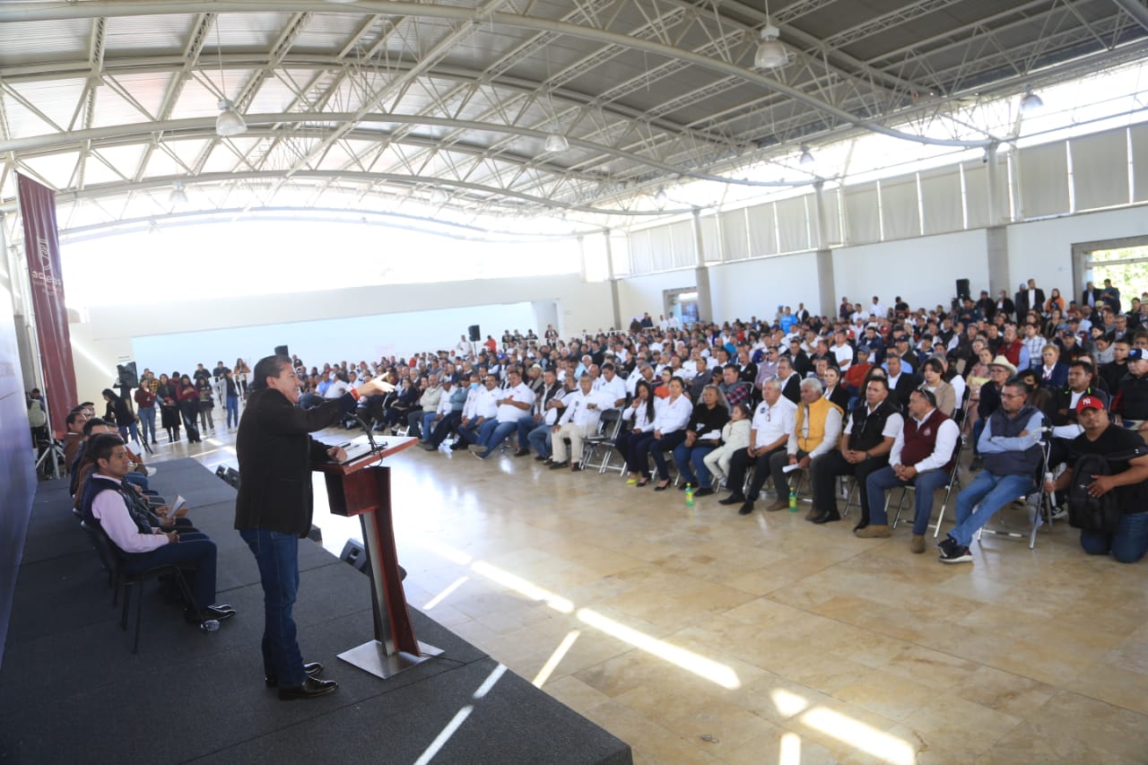 Ofrece Gobernador David Monreal Ávila programa a taxistas para mejorar el parque vehicular