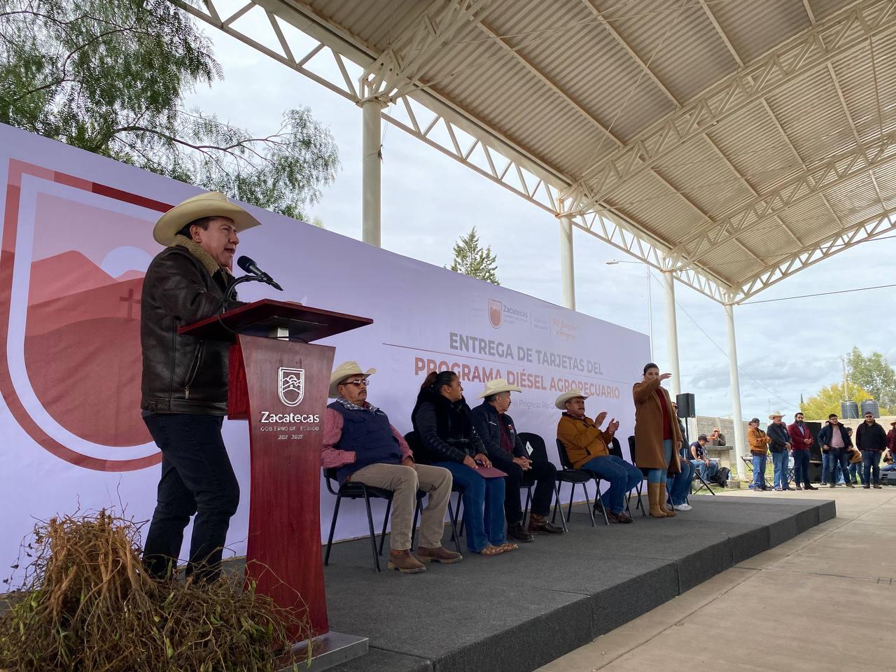 Gobernador David Monreal hace entrega de apoyos para adquisición de diésel agropecuario por casi 5.5 mdp