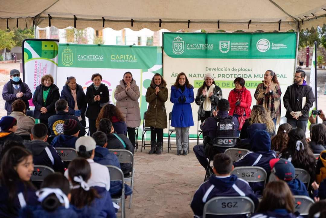 COLOCAN PLACA CONMEMORATIVA EN EL ÁREA NATURAL PROTEGIDA DEL CERRO DE LA BUFA
