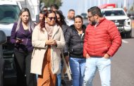 ATIENDE ALCALDESA A JORNALEROS VARADOS