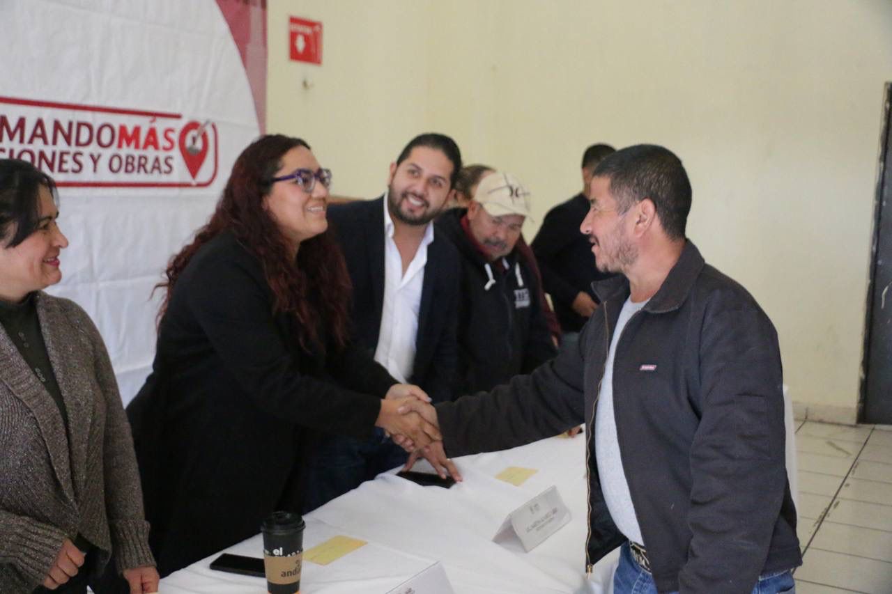 ENTREGAN ESTÍMULOS ECONÓMICOS A DELEGADOS