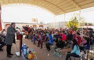 Conviven fresnillenses de La Salada con el Gobernador David Monreal; les entregó apoyos sociales y alimentarios