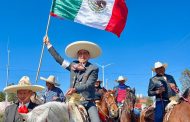 Participa Pepe Saldívar en tradicional cabalgata charra