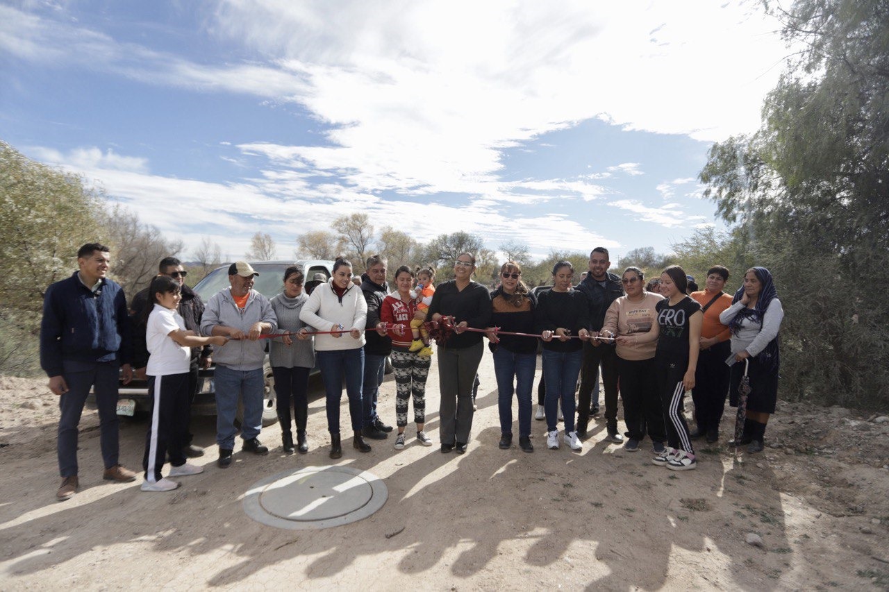 PRESIDENTA INAUGURA OBRAS EN TAPIAS DE SANTA CRUZ Y EL EPAZOTE