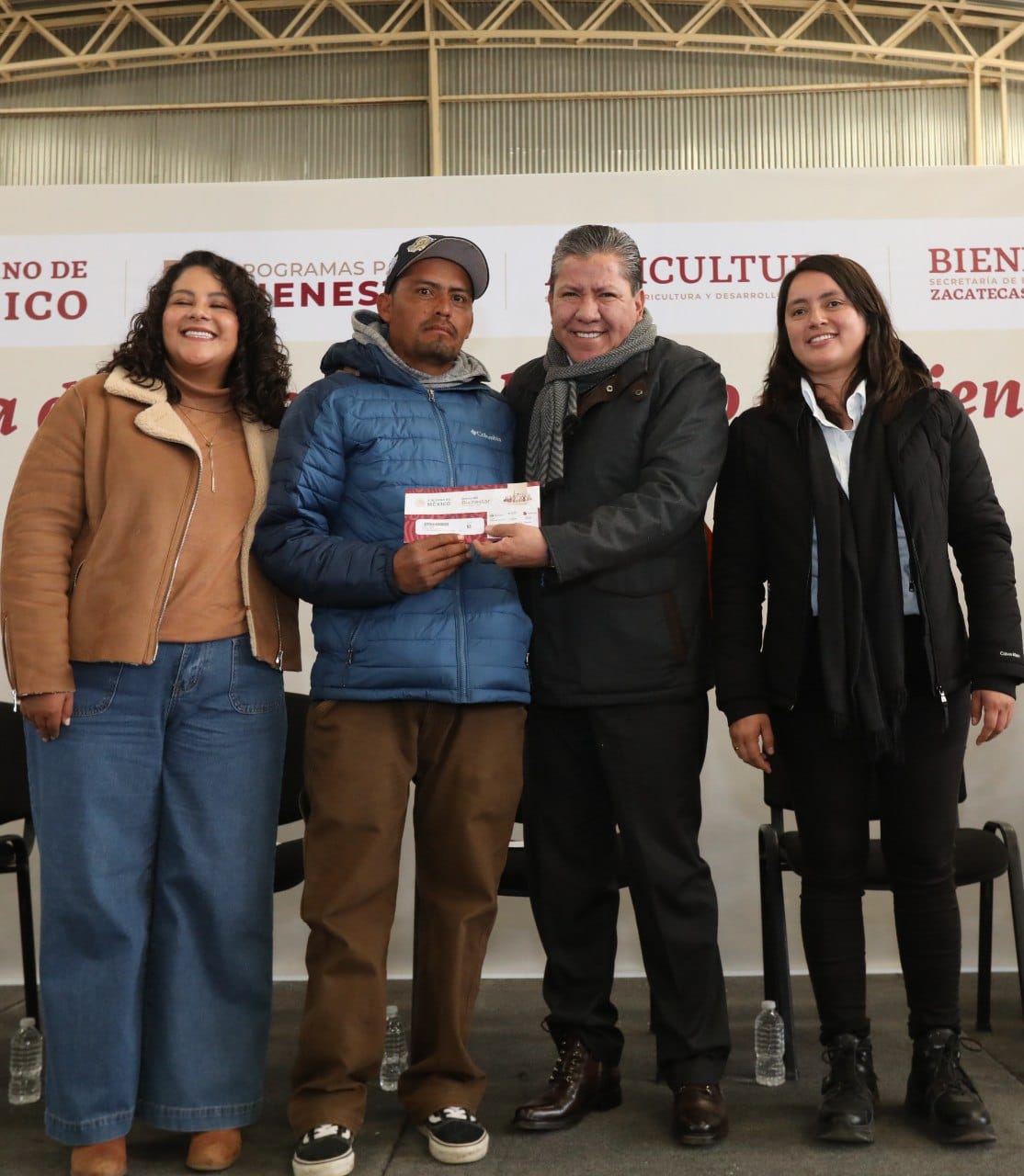 Para capitalizar a productores de Fresnillo, entrega Gobernador David Monreal 1 mil 673 tarjetas de Producción para el Bienestar