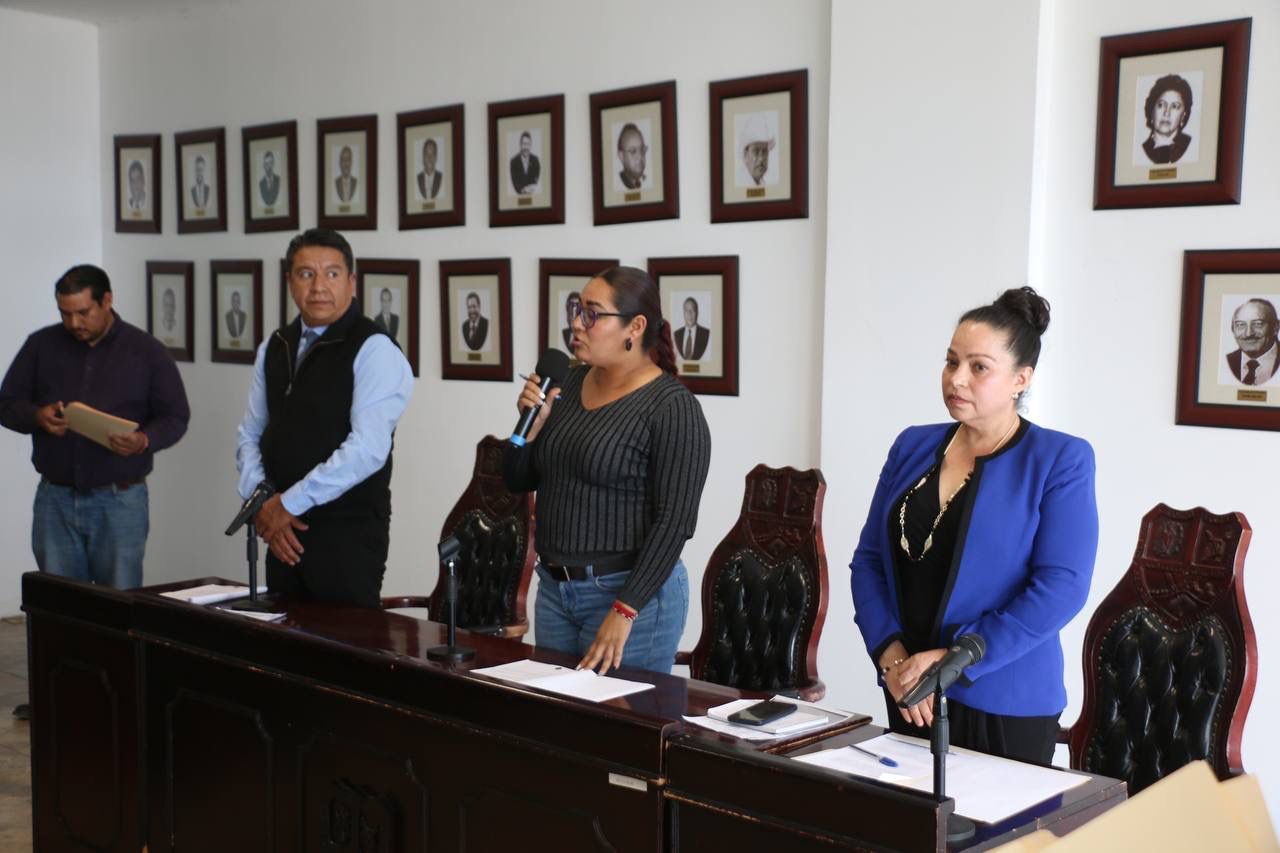 DESIGNA CABILDO A INTEGRANTES DE COMISIÓN DE ENTREGA