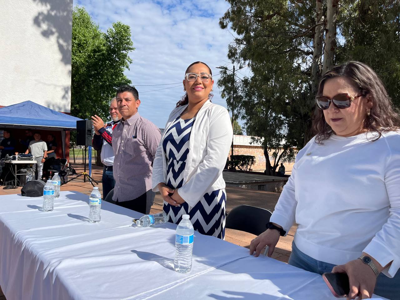 DOCENTES FOMENTAN LA SALUD A TRAVES DEL DEPORTE