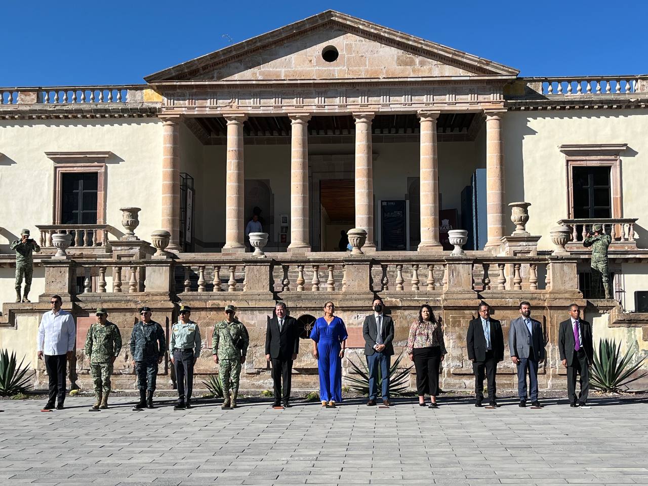 REALIZAN HONORES A LA BANDERA EN EL ÁGORA