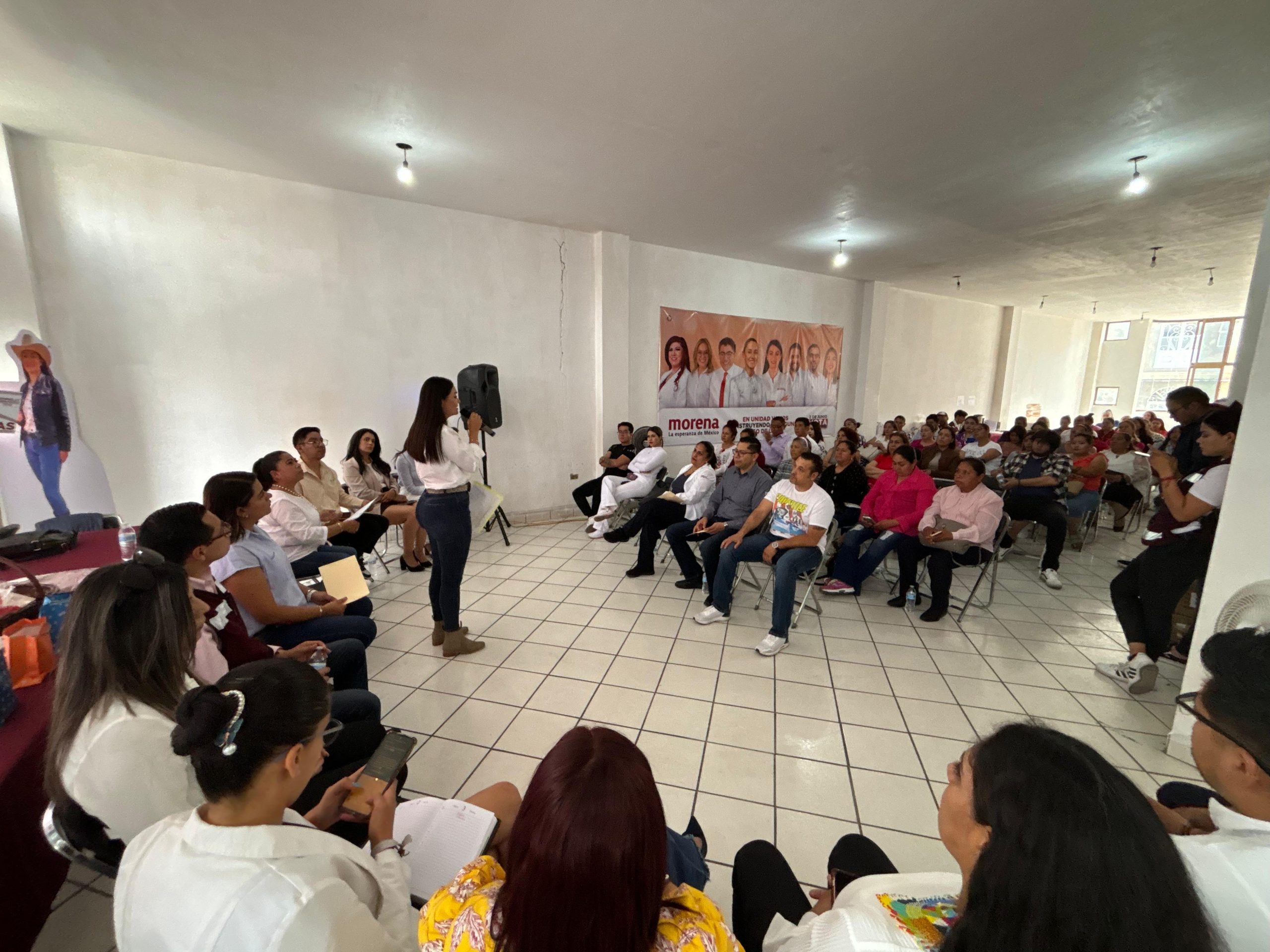 Se reúne Bennelly Hernández con personal del Sector Salud