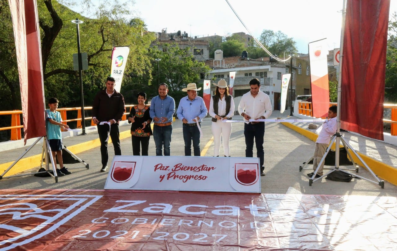 Gobernador David Monreal entrega a Genaro Codina la reconstrucción de dos puentes dañados en inundación