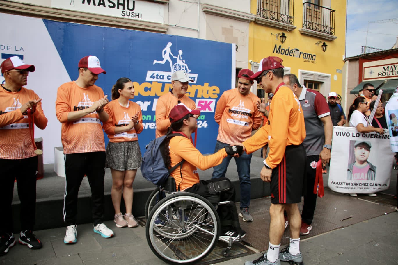 Cientos de familias y deportistas asisten a la Cuarta Carrera Incluyente por la Paz en Jerez; Gobernador David Monreal dio banderazo de salida