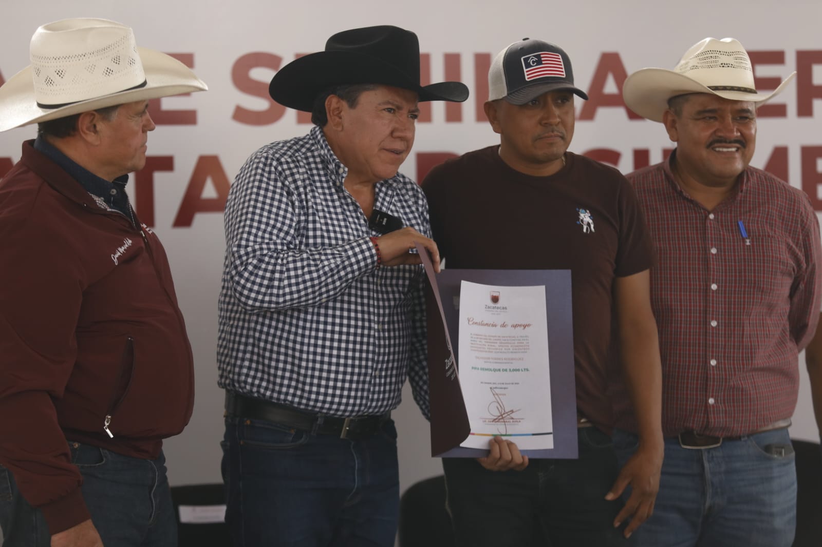 Continúa Gobernador David Monreal entrega de semilla mejorada para la siembra del ciclo agrícola primavera-verano 2024