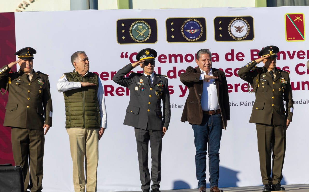 Encabeza Gobernador David Monreal Ávila bienvenida a conscriptos clase 2006, remisos y mujeres voluntarias
