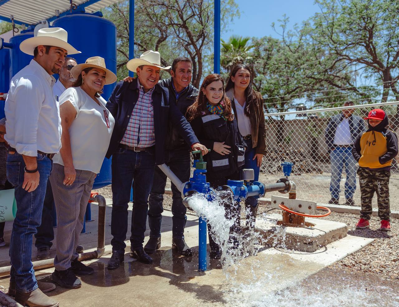 Inaugura Gobernador David Monreal Ávila nuevo pozo de agua potable en El Socorro, Loreto