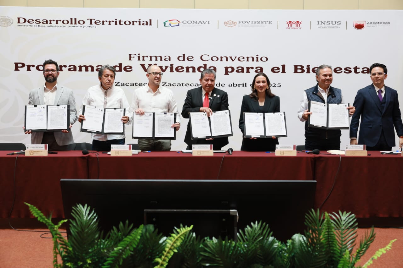 Firma Gobernador David Monreal convenio con autoridades del Gobierno de México para construcción de 22 mil viviendas