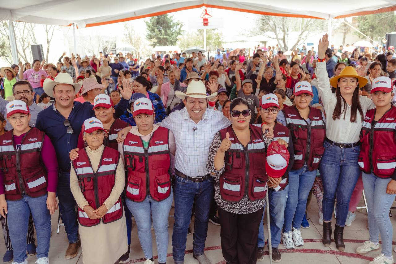 Entrega Gobernador David Monreal a familias rurales de Fresnillo apoyos alimentarios y anuncia la rehabilitación de espacios
