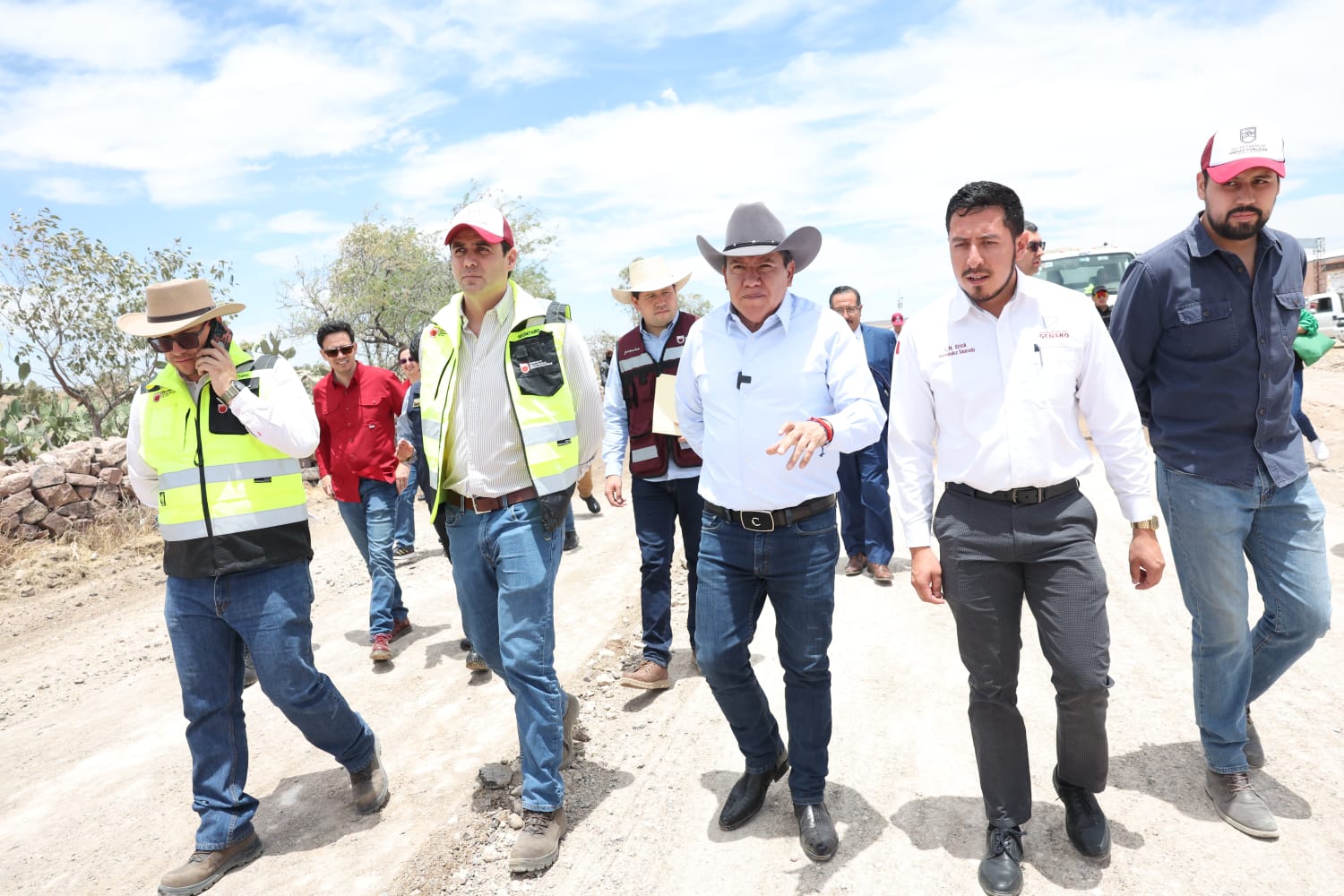 Inicia Gobernador David Monreal trabajos de modernización de carretera Genaro Codina-San Isidro