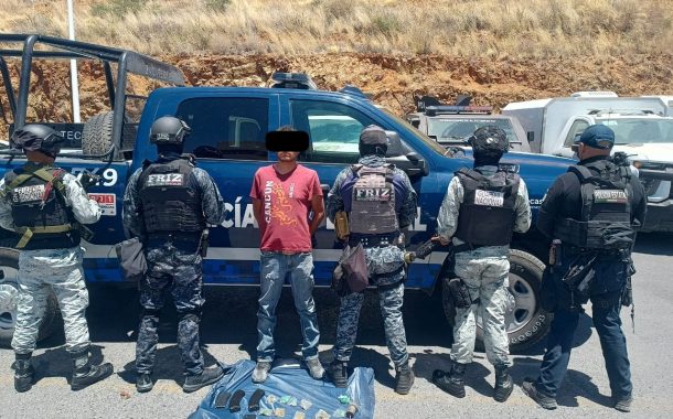 Detienen Fuerzas de Seguridad a un hombre en posesión de droga, cartuchos y un artefacto explosivo