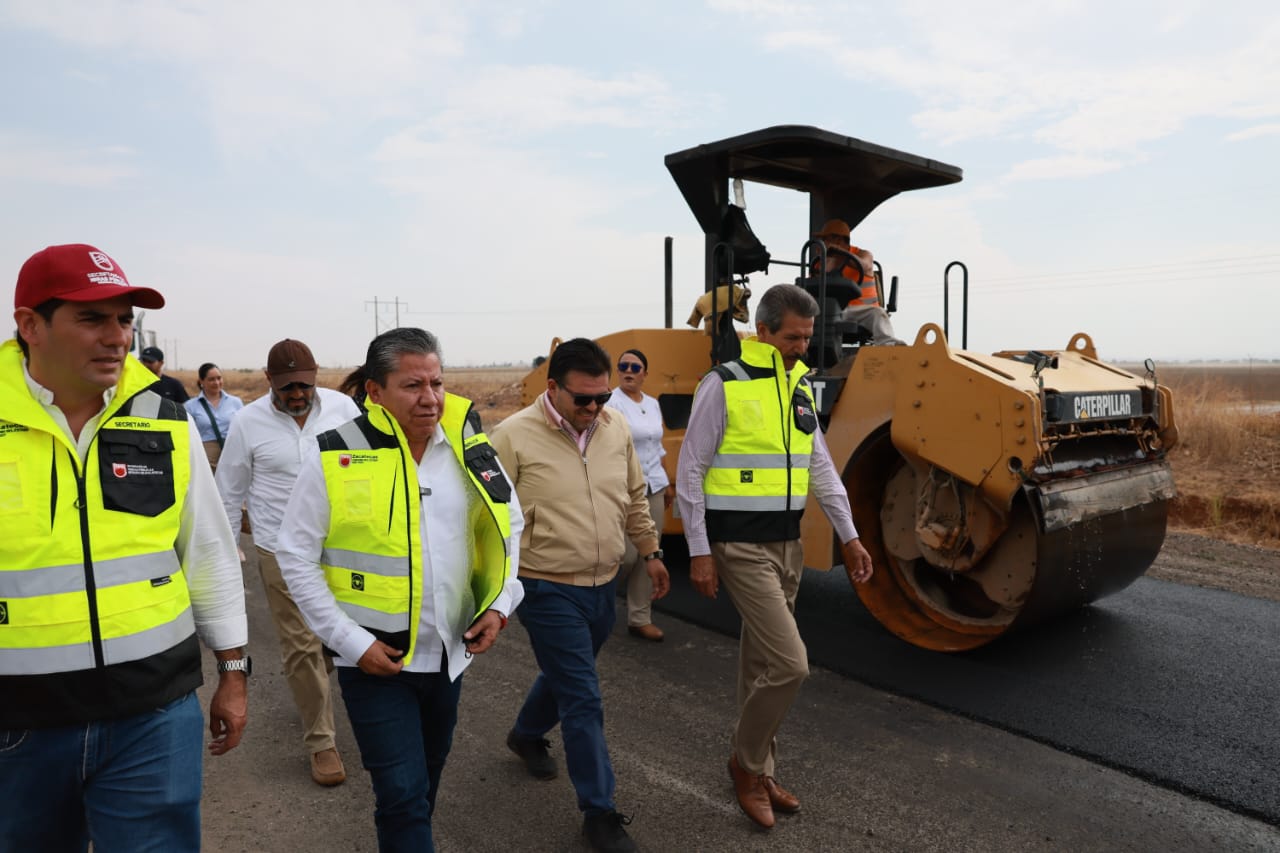 Supervisa Gobernador David Monreal rehabilitación de carreteras en Calera y Villa de Cos